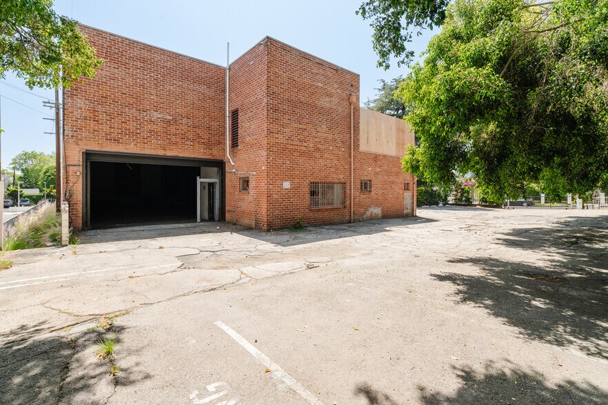 More Photos Of 7677 W Sunset Blvd, Los Angeles General Retail For Sale