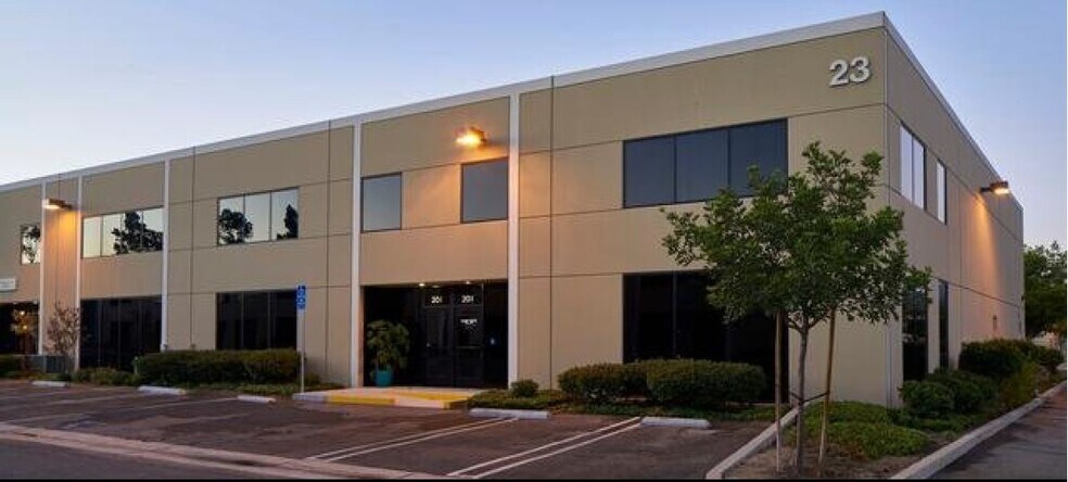 More Photos Of 21-29 W Easy St, Simi Valley Unknown For Lease