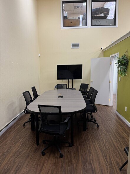 More Photos Of 2950 E Flamingo Rd, Las Vegas Office For Sale