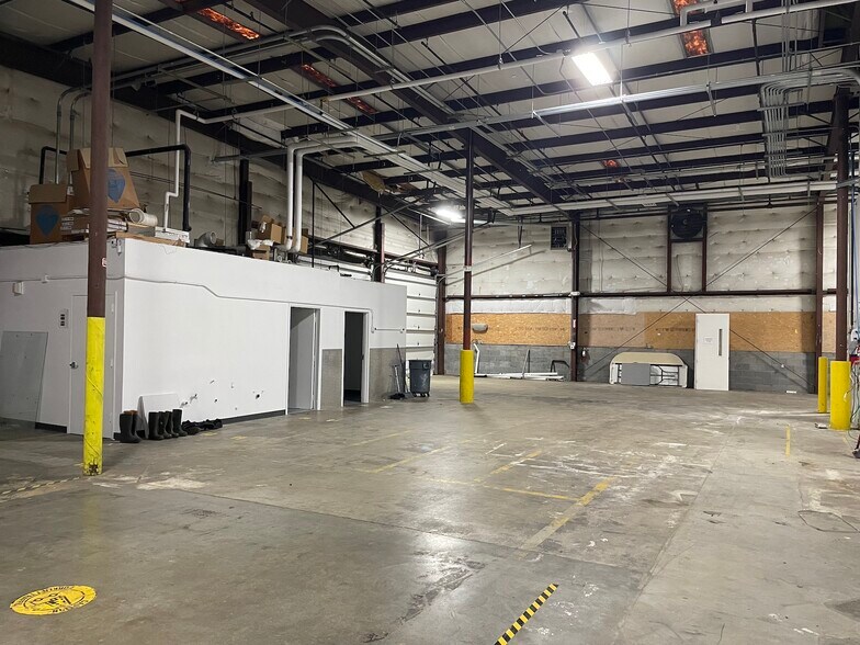More Photos Of 2121 Atlantic Ave, Raleigh Light Manufacturing For Lease