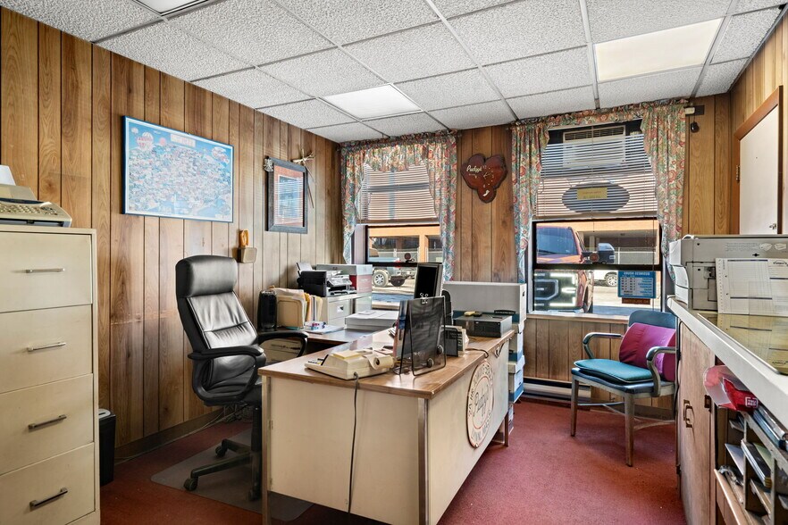 More Photos Of 135 Pleasant St, Lynn Industrial For Sale