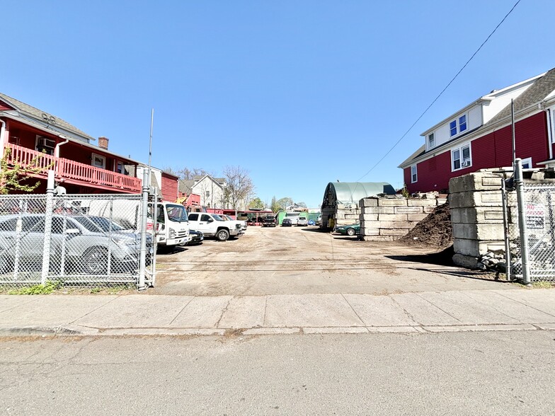 More Photos Of 41 Liberty St, Stamford Contractor Storage Yard For Lease