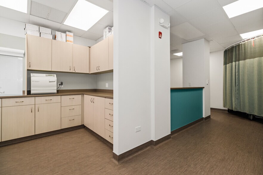 More Photos Of 2300 Chestnut Ave, Glenview Apartments For Sale