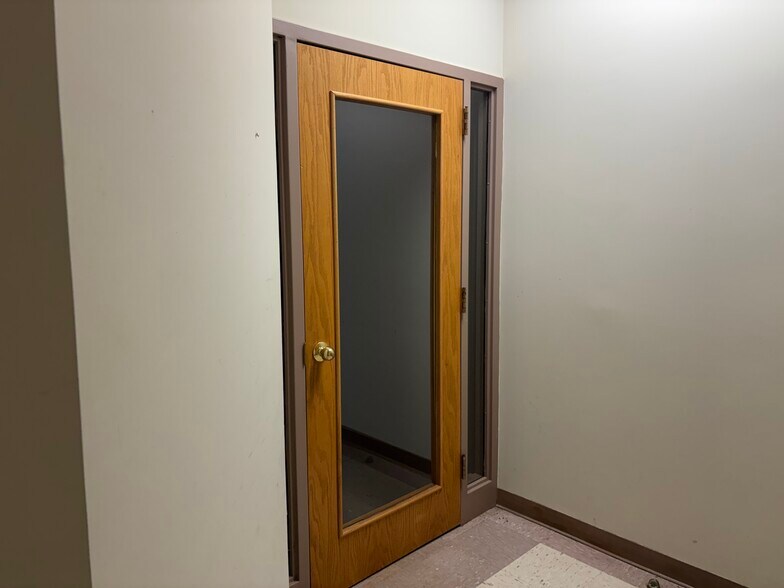 More Photos Of 22290 Timberlake Rd, Lynchburg Office For Lease