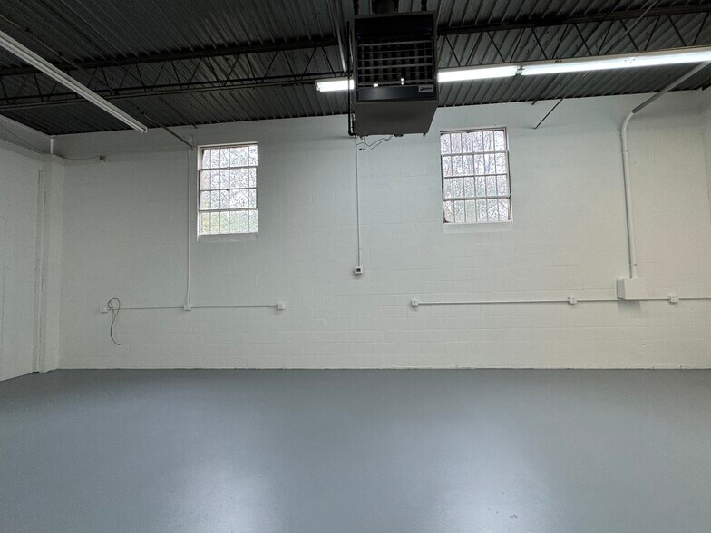 More Photos Of 2730-2738 N Graham St, Charlotte Business Park For Lease