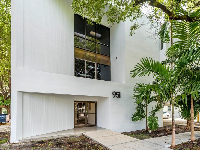 Primary Photo Of 951 S Le Jeune Rd, Coral Gables Medical For Sale