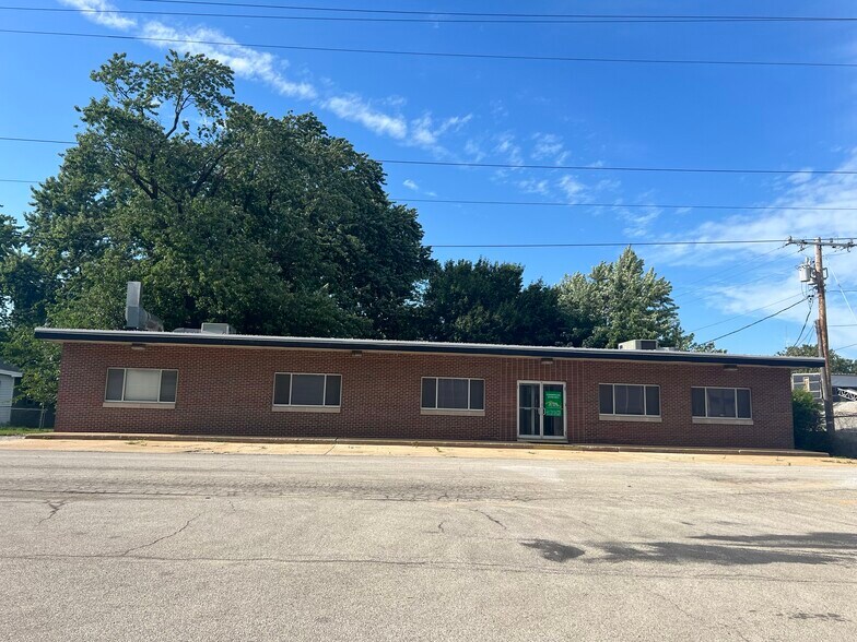 More Photos Of 2602 N Morgan St, Decatur Office For Sale