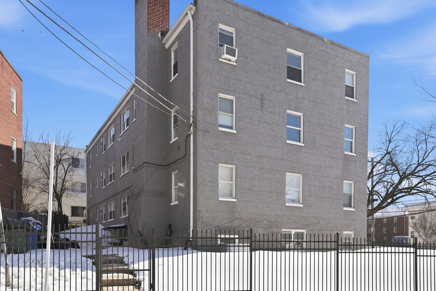 More Photos Of 1300 Congress St SE, Washington Apartments For Sale