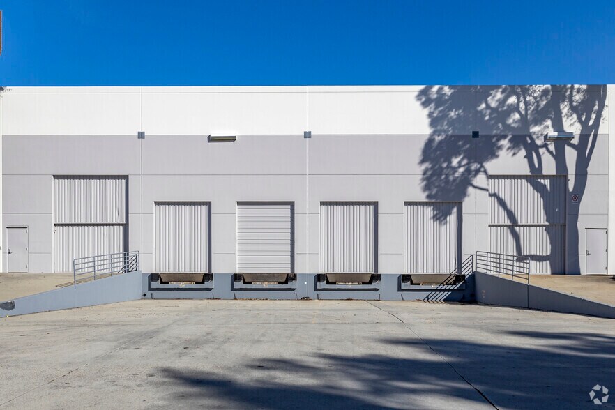 More Photos Of 11055 Technology Pl, San Diego Warehouse For Lease