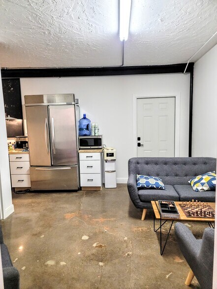 More Photos Of 1583 S 1st St, Abilene Light Distribution For Sale