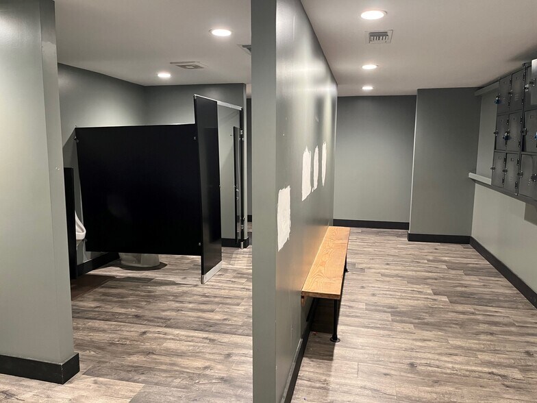 More Photos Of 50 Deerlake Rd, Brevard Specialty For Sale