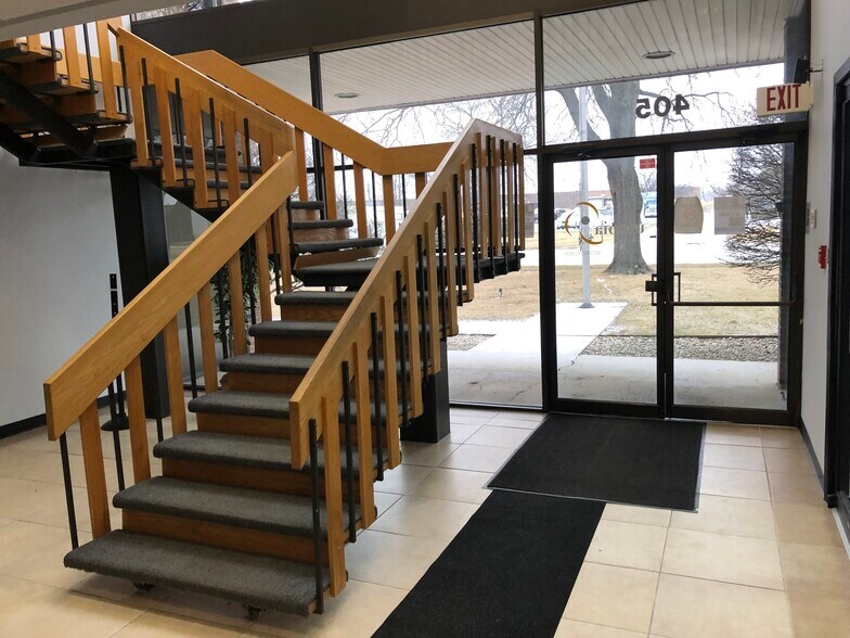 More Photos Of 405 S Washington Blvd, Mundelein Office For Sale