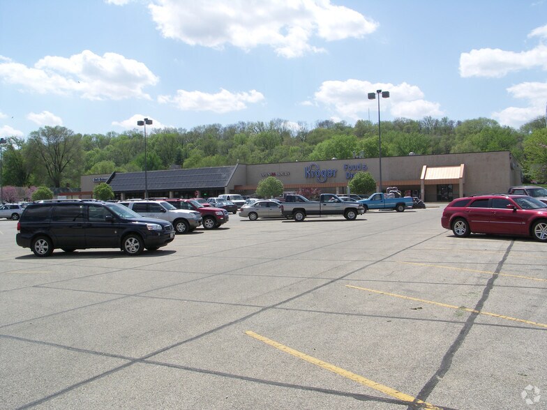 More Photos Of 100 E Washington St, East Peoria General Retail For Lease