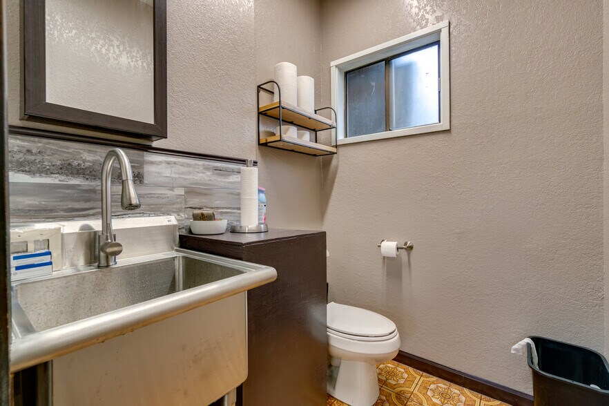 More Photos Of 17308 Highway 99E, Hubbard Auto Salvage Facility For Sale