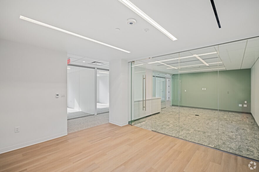 More Photos Of 2001 L St NW, Washington Office For Lease