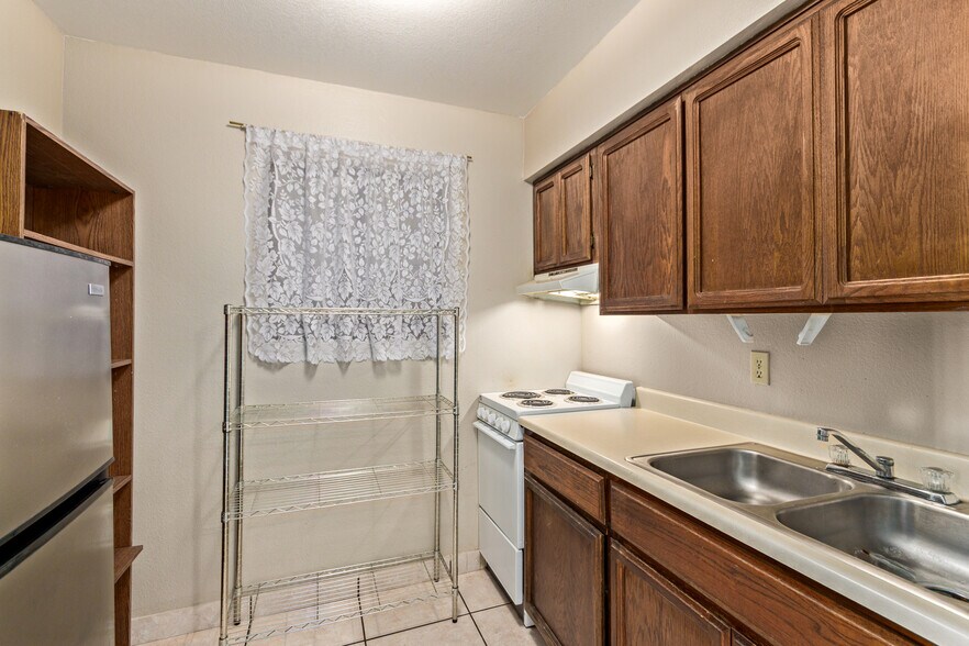 More Photos Of 8008 E Main St, Mesa Hotel For Sale