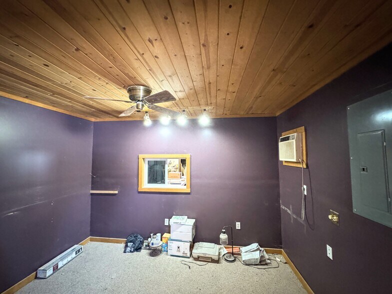 More Photos Of 2480 W Highway 63, Springbrook Warehouse For Sale