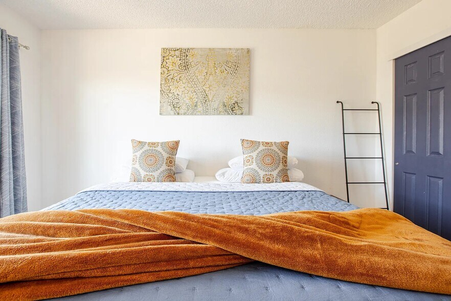 More Photos Of 7031 N 80th Ave, Glendale Apartments For Sale