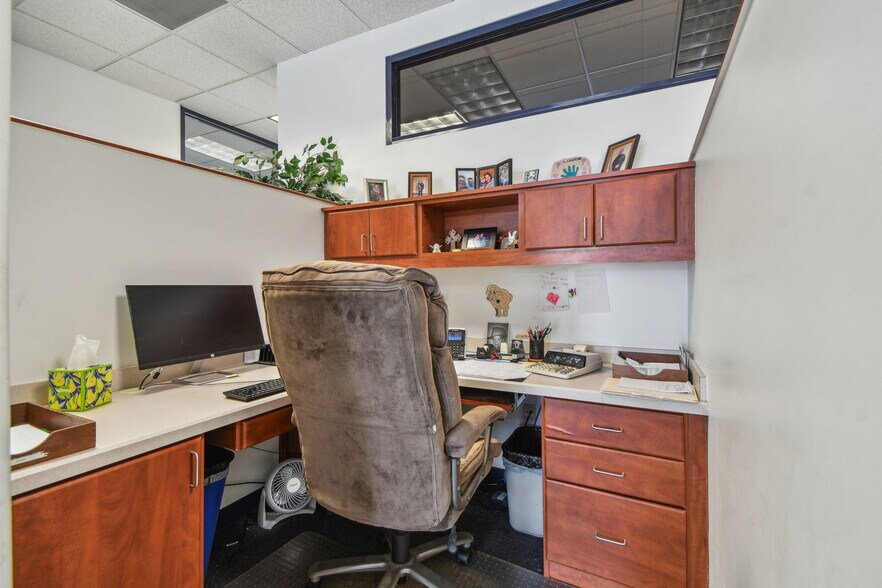 More Photos Of 10901 Danka Cir N, Saint Petersburg Office For Sale
