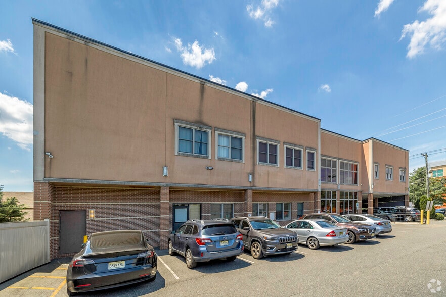 More Photos Of 160 Lanza Ave, Garfield Medical For Sale