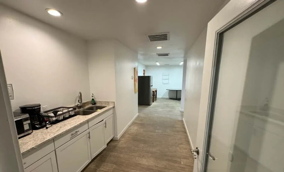 More Photos Of 147 NE Texas St NE, Albuquerque Warehouse For Sale