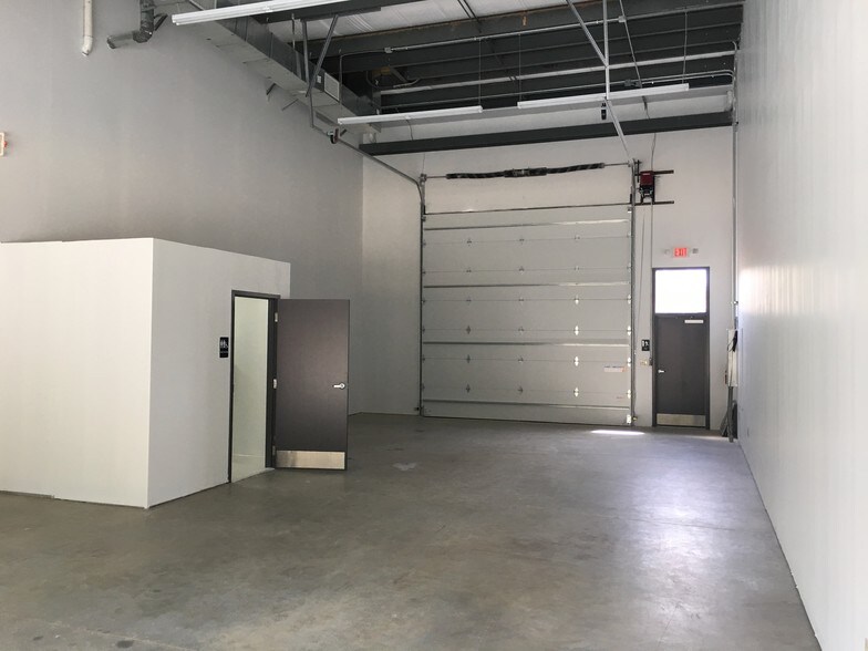 More Photos Of 8461 Possum Hollow Rd, Fort Mill Showroom For Lease