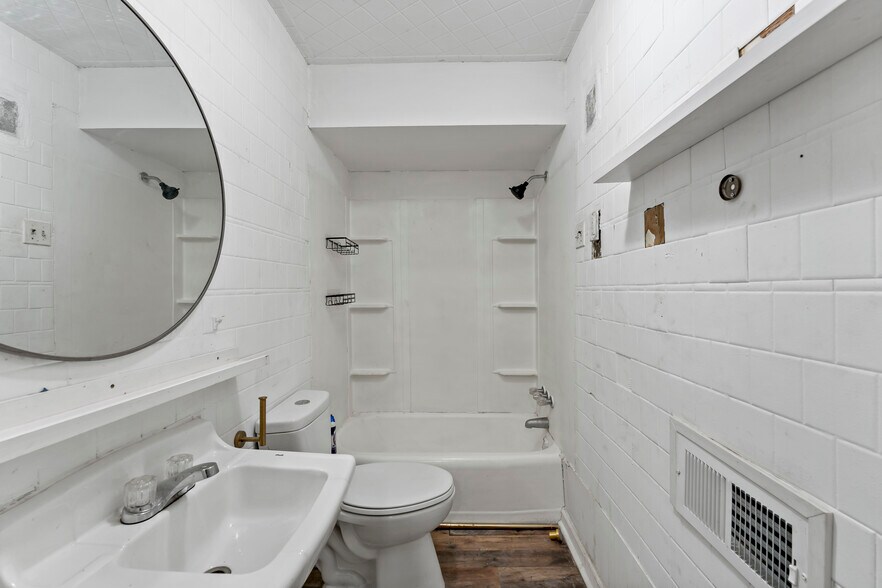 More Photos Of 848 Duss Ave, Ambridge Storefront Retail Residential For Sale