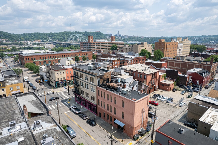 More Photos Of 2000 E Carson St, Pittsburgh Storefront Retail Office For Lease