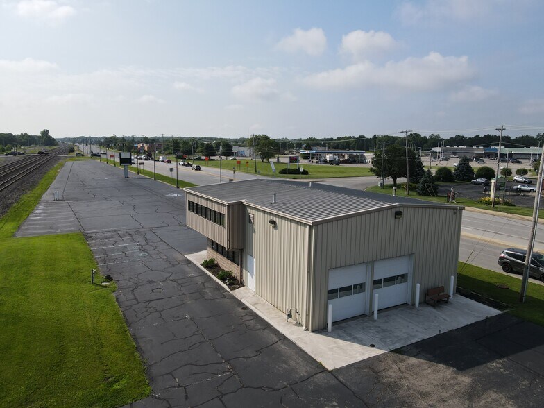 More Photos Of 23119 US Highway 33, Elkhart Storefront For Lease