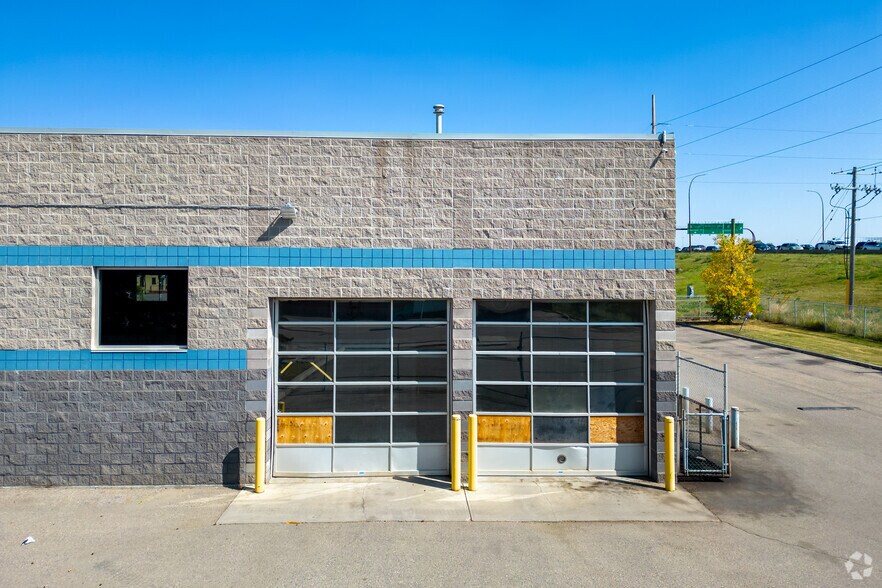 More Photos Of 665 Goddard Ave NE, Calgary Auto Dealership For Lease