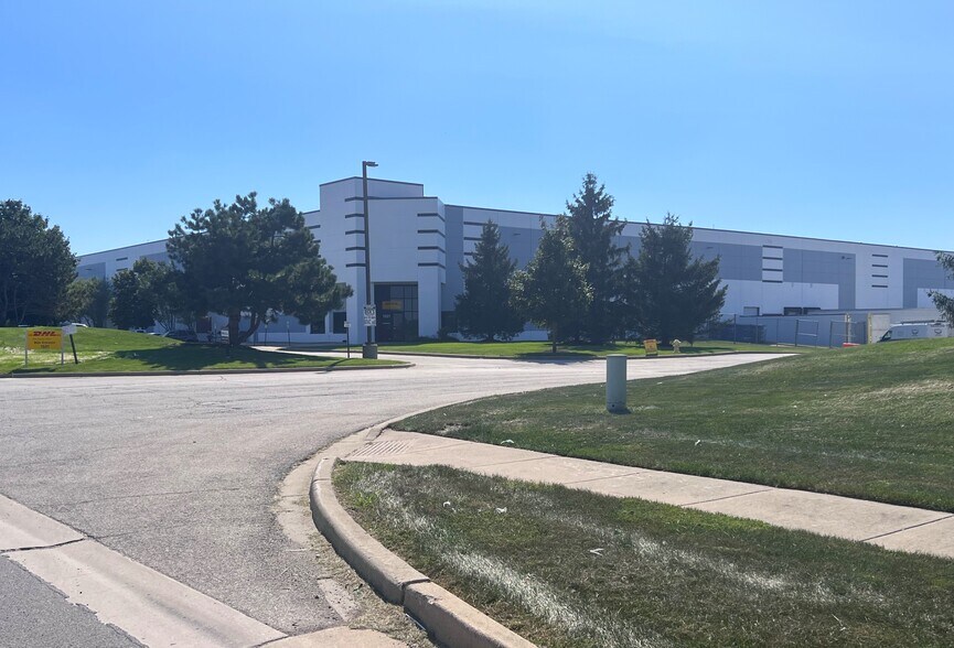 More Photos Of 1601 Remington Blvd, Bolingbrook Warehouse For Lease