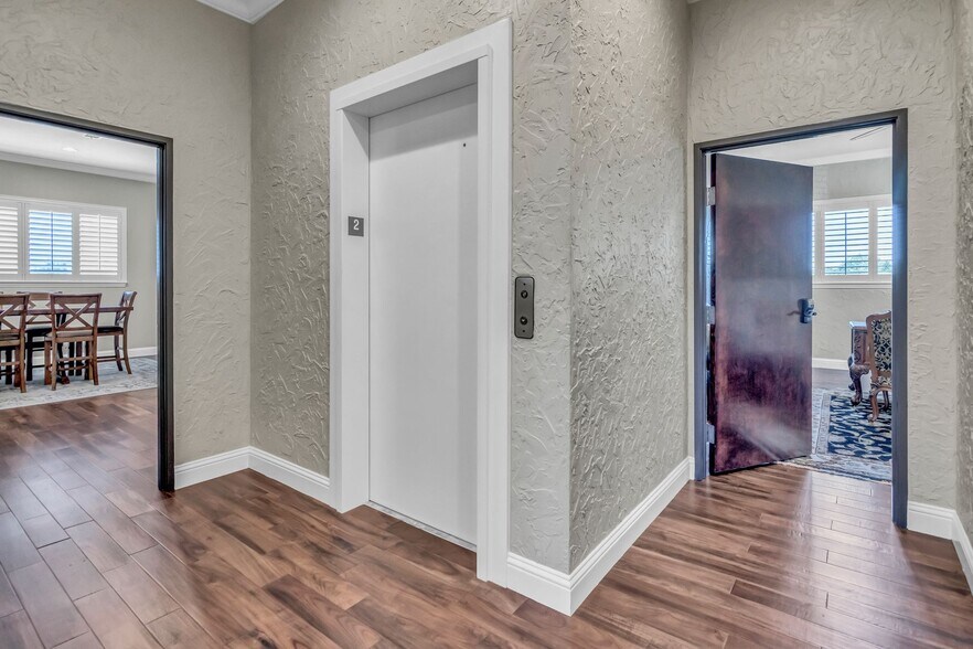 More Photos Of 1812 Cindy Ln, Bedford Office For Sale