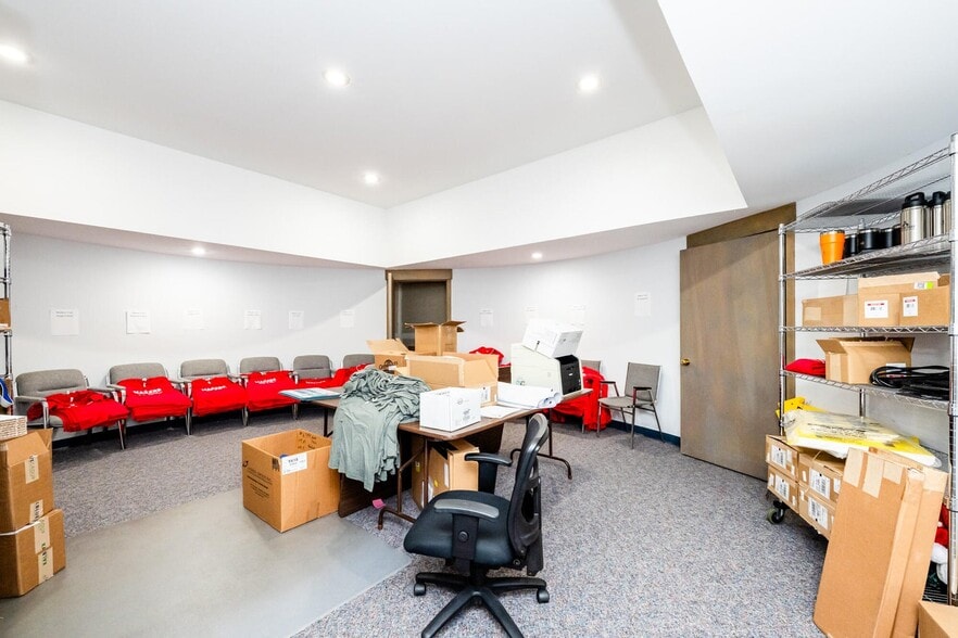 More Photos Of 2300 Pipestone Rd, Benton Harbor Office For Sale