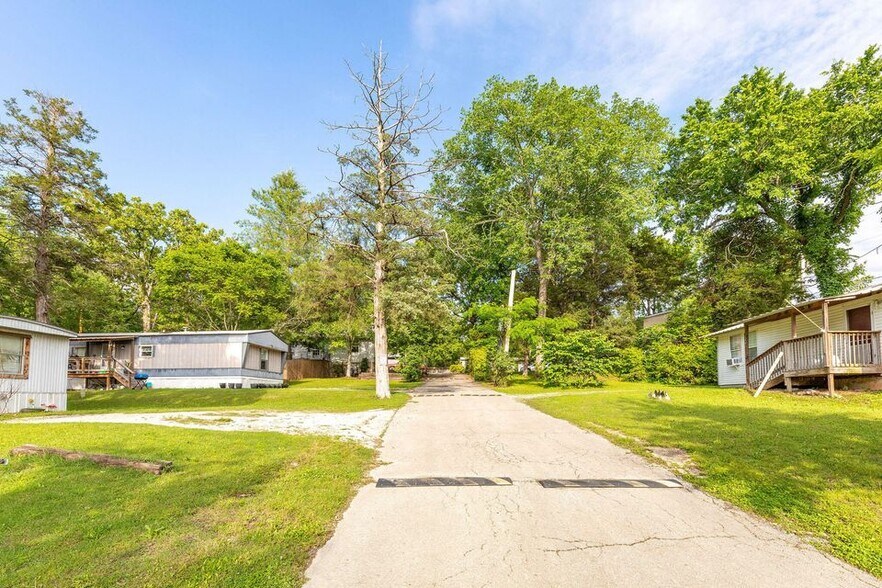 More Photos Of 153 Laclede Ln, Hollister Manufactured Housing Mobile Home Park For Sale