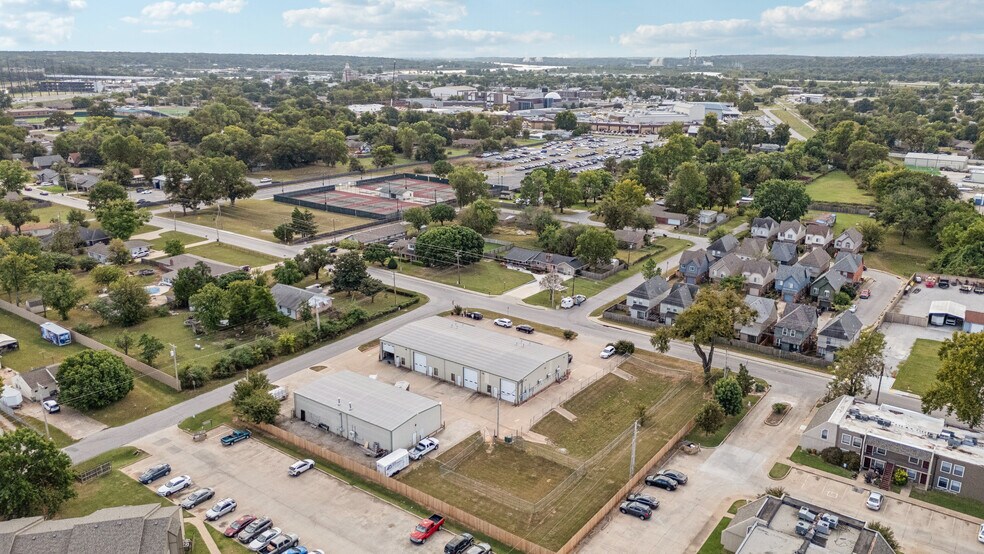 More Photos Of 395 W K Pl, Jenks Service For Sale