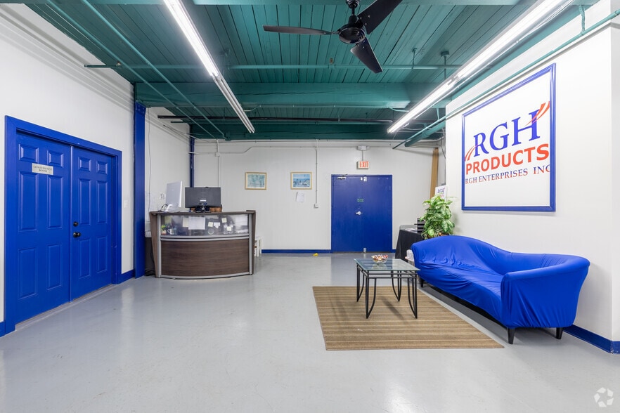 More Photos Of 208 S Pulaski St, Baltimore Light Manufacturing For Sale