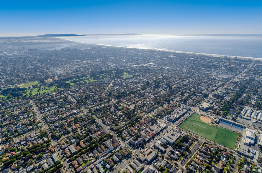 More Photos Of 1624-1626 Ocean Park Blvd, Santa Monica Unknown For Lease