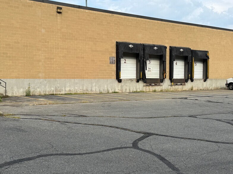 More Photos Of 168 Ayer Rd, Littleton Warehouse For Lease