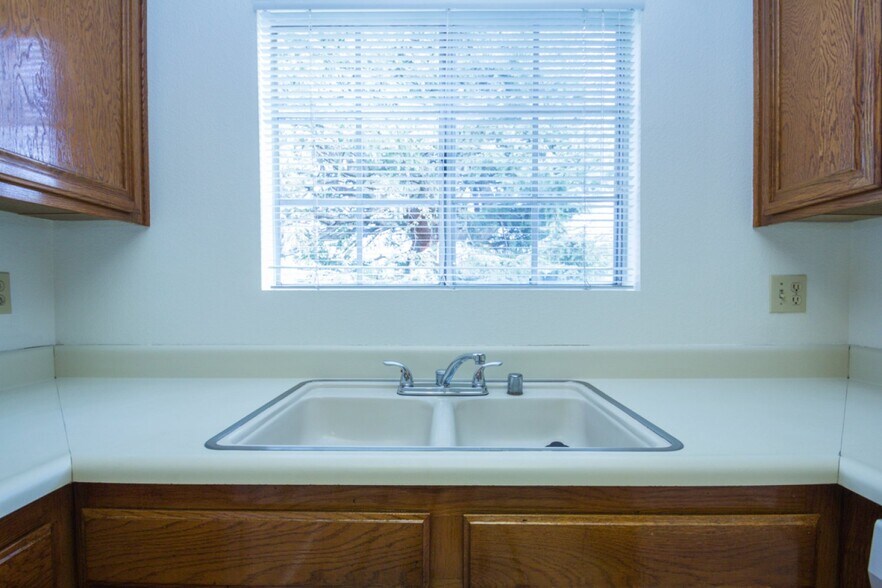 More Photos Of 404 Lincoln Ave, Glendale Apartments For Sale