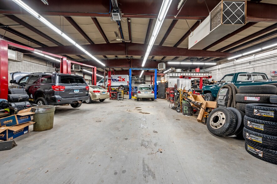 More Photos Of 15 King Spring Rd, Windsor Locks Auto Repair For Sale