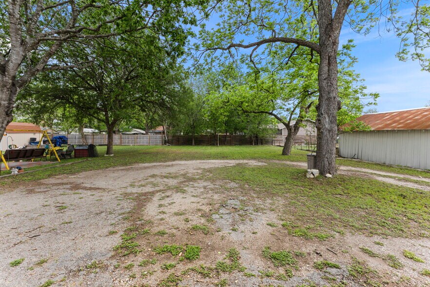 More Photos Of 1375 W San Antonio St, New Braunfels Freestanding For Sale