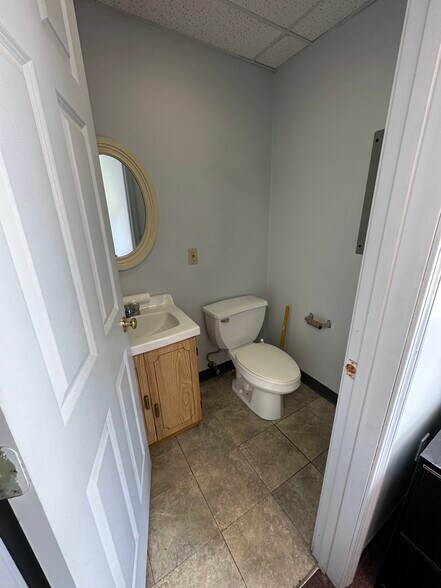 More Photos Of 3 Stadler St, Belchertown General Retail For Lease