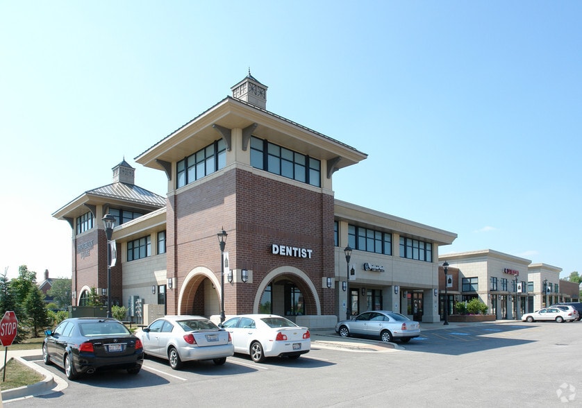 More Photos Of 1928-1995 Springbrook Square Dr, Naperville Unknown For Lease