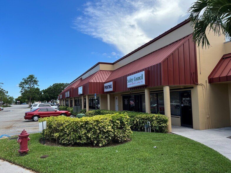 More Photos Of 4152-4230 Blue Heron Blvd W, Riviera Beach Medical For Sale