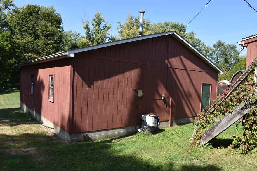 More Photos Of 136 Smith st, Cochranton Industrial For Sale