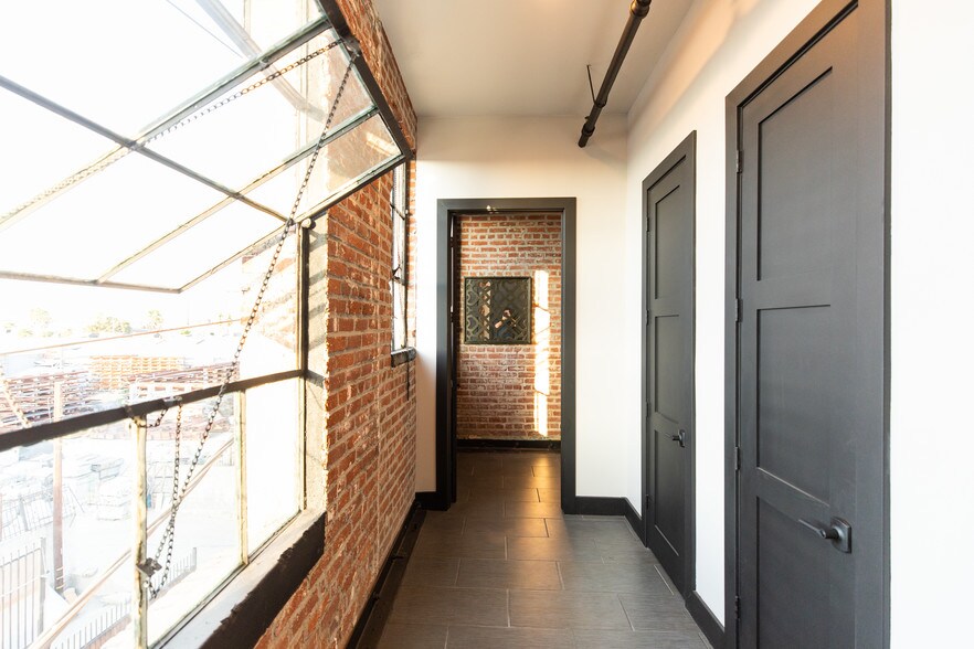 More Photos Of 615 E 61st St, Los Angeles Light Manufacturing For Sale