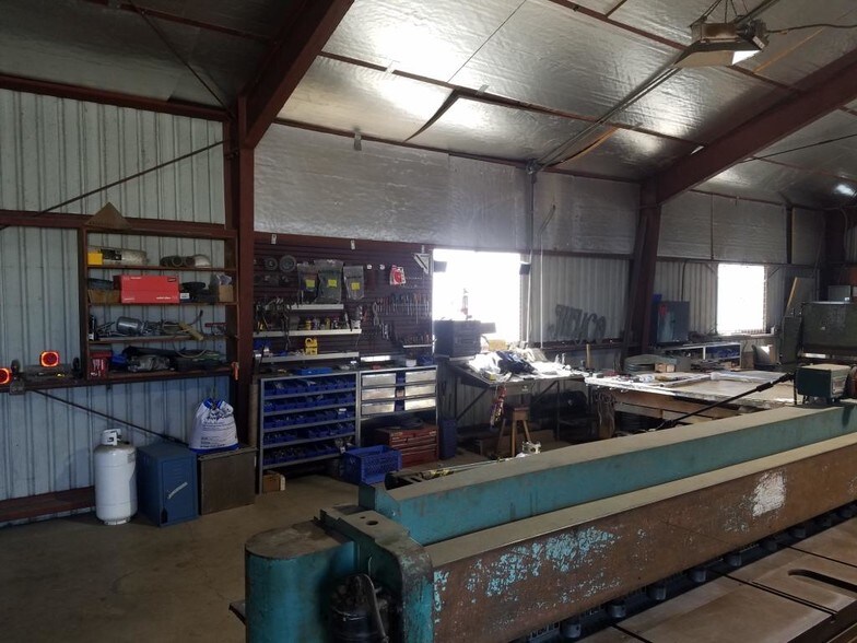 More Photos Of 1463 Mesa View St, Hemet Warehouse For Lease