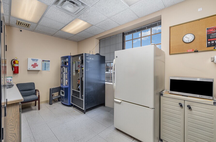 More Photos Of 1781 W County Road B, Saint Paul Office For Sale