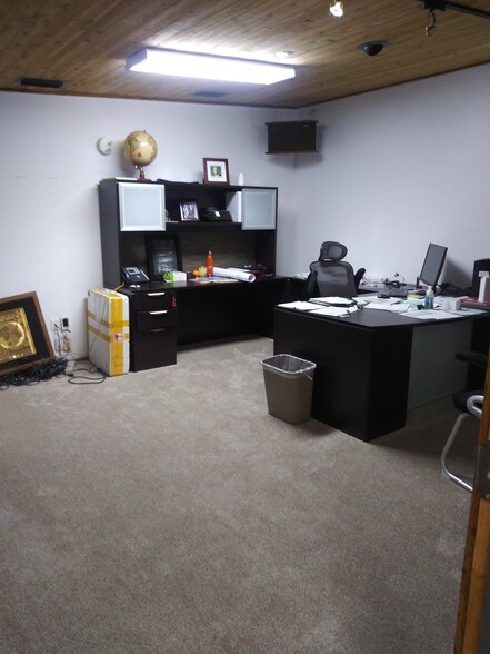 More Photos Of 5017 N Coolidge Dr, Tampa Warehouse For Lease