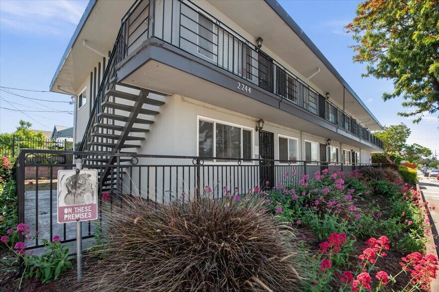 More Photos Of 2244 12th Ave, Oakland Apartments For Sale